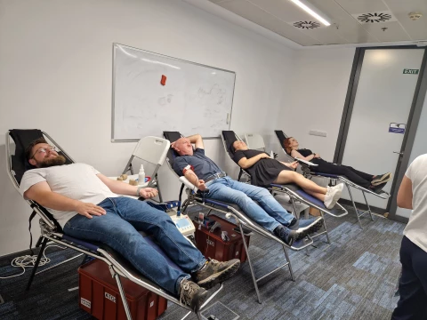 Přímo v pražské centrále O2 darujeme krev s Vojenskou nemocnicí