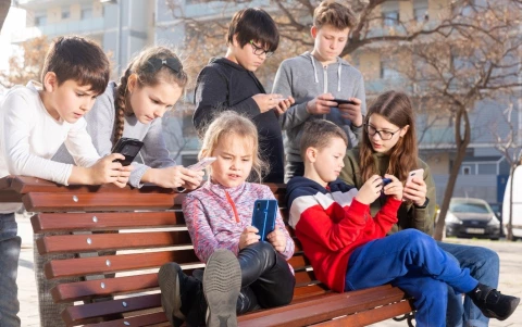 Webinář v rámci Týdne pro digitální Česko: Digitální svět dětí: Co by měl vědět každý?