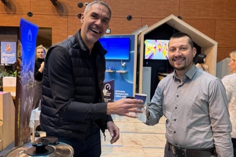 Vánoce Nadace O2: více než 200 tisíc Kč pro potřebné a punč od Richarda ze správní…